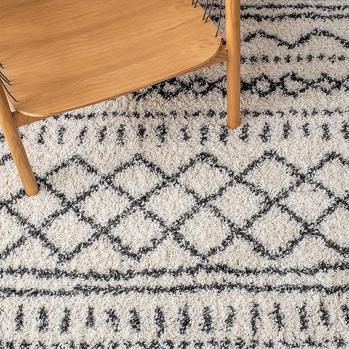 SAFAVIEH Arizona Shag Collection Accent Rug - 3'2" x 5', Ivory & Black, Moroccan Design, Non-Shedding & Easy Care, 1.6-inch Thick Ideal for High Traffic Areas in Foyer, Living Room, Bedroom (ASG741Z)